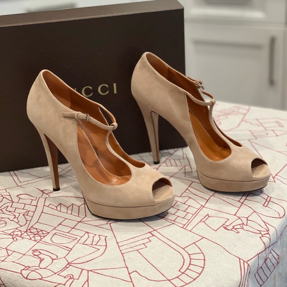 Gucci Women's Tan Peep Toe Heels Like New!